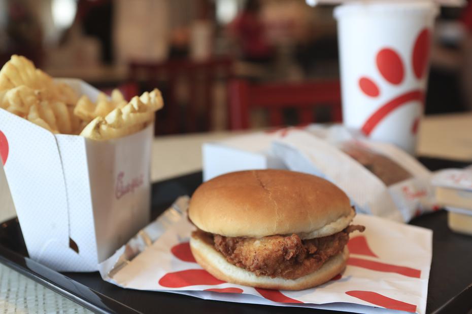 Chicken sandwich, waffle fries and chicken strips are the most popular products in this American franchise.