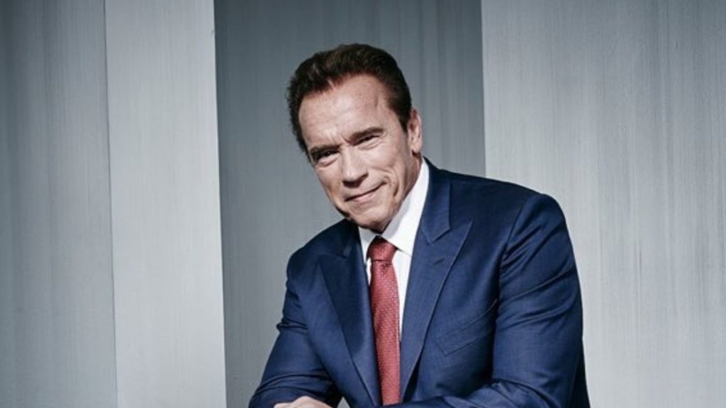 Enter and see the cars in which Arnold Schwarzenegger travels with his girlfriend