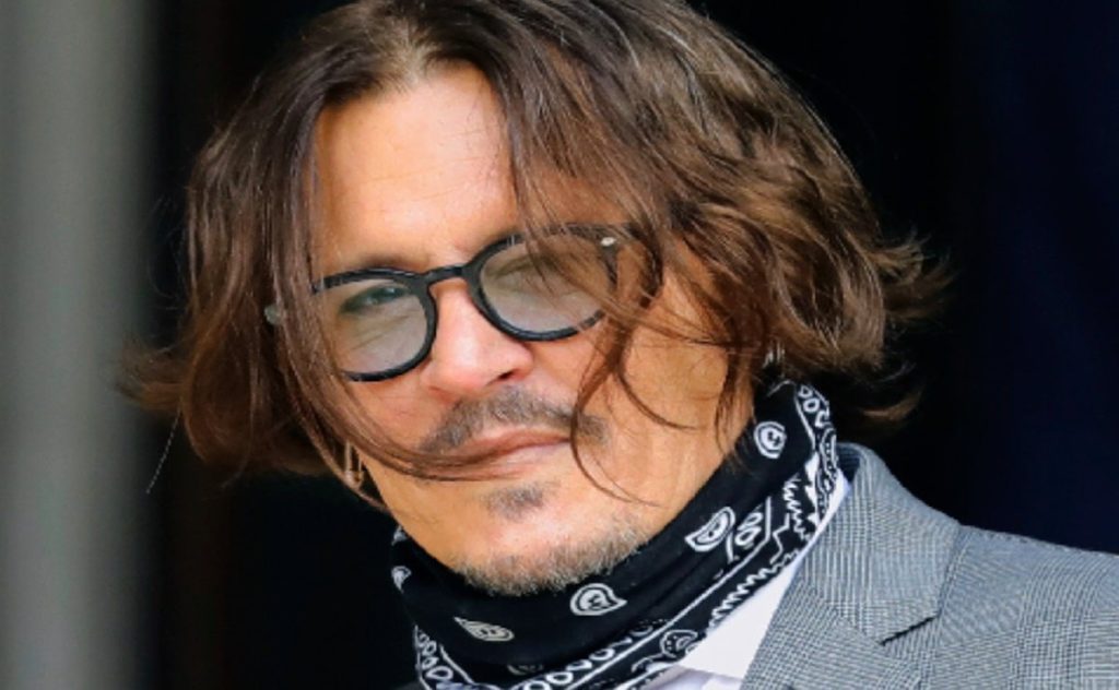 Johnny Depp reaparece con radical cambio de look