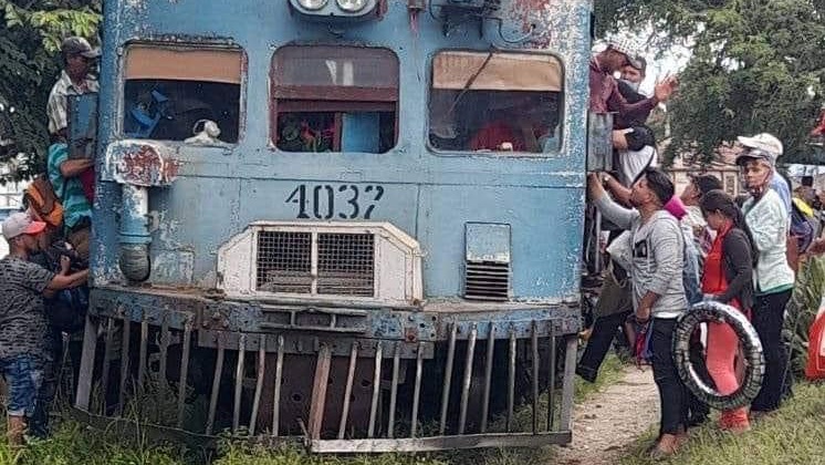 Pictures of the collapse of the train linking Las Tunas to Manate spread on social networks
