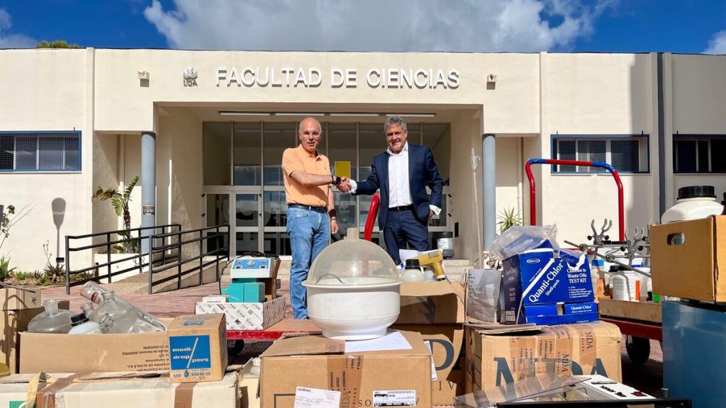 Sport City Cádiz delivers Delphi laboratory materials to the Faculty of Science
