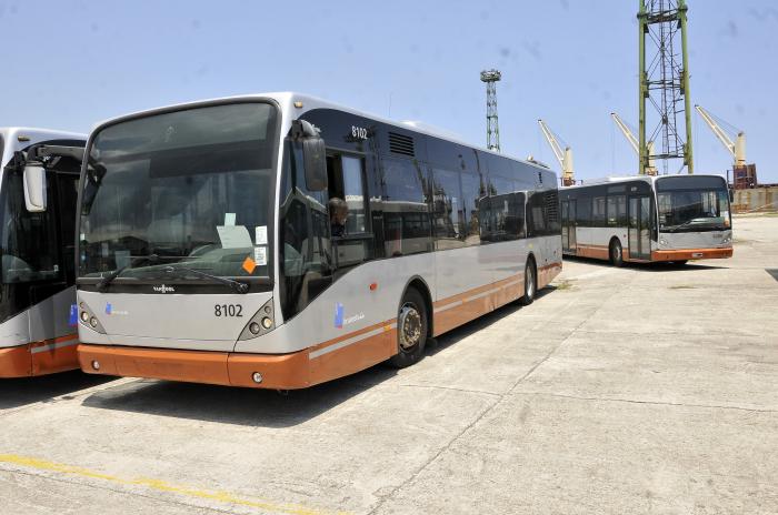 They explain the process of adapting the buses donated by Belgium to the climate of Cuba 'Cuba' Granma