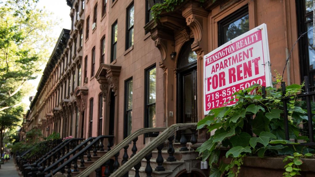 An expert explains the historic rise in Manhattan rents video
