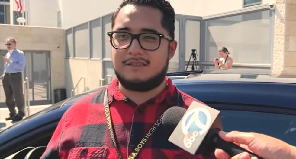 Viral |  Julius Castro |  American students who gave a car to a teacher because they live too far from school  Description |  EC Stories |  Nnda nnrt |  the world