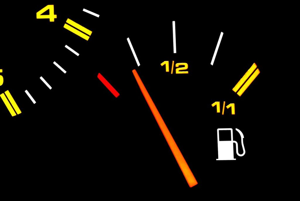 Conducir con poca gasolina afecta muchos en elementos en el sistema.