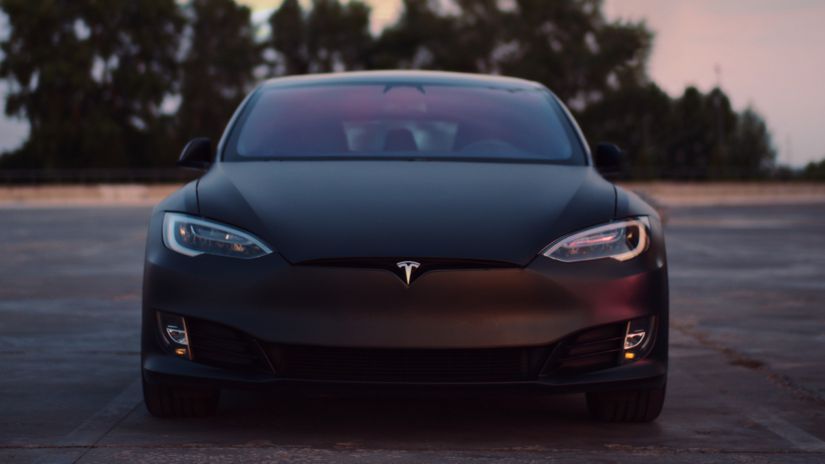 California regulator accuses Tesla of misleading consumers