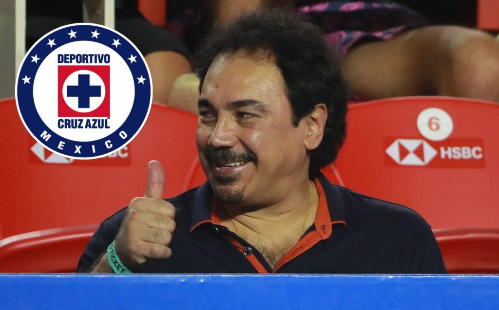 Did Cruz Azul actually call Hugo Sanchez to be his DT?  answer half the time