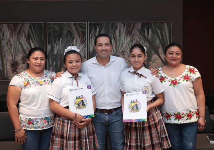 Maya Day - Yucatecan girls will participate in the International Science Fair in Paraguay