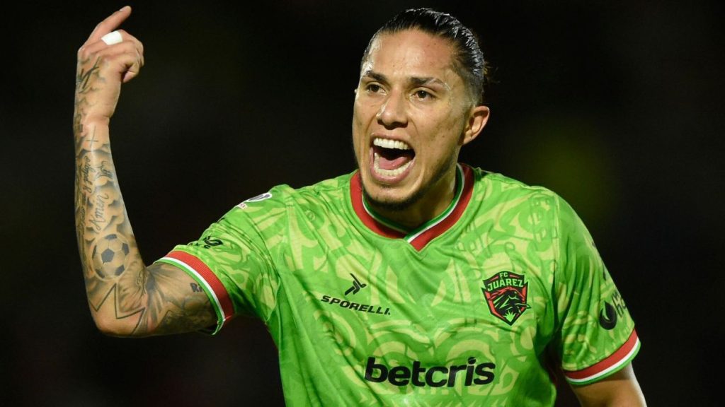 Carlos Salcedo sacked his community manager for uploading an anti-arbitration tweet