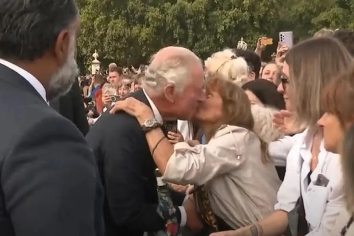 A kiss to King Carlos III