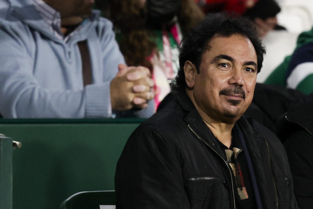 Hugo Sanchez, Mexican idol only when it suits him or when he remembers