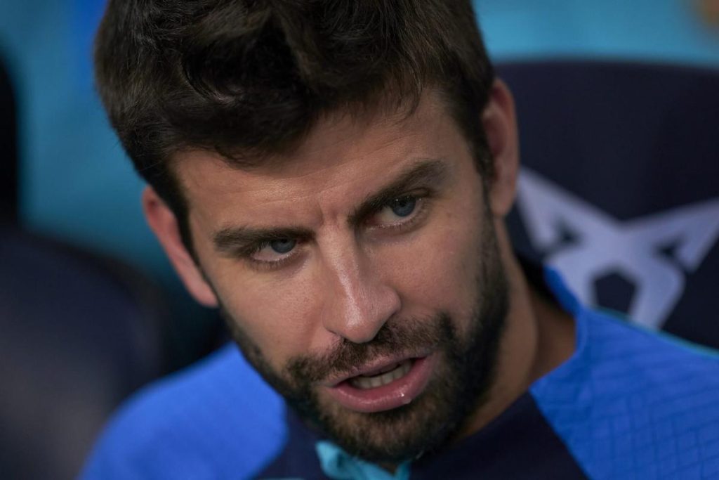 Gerard Pique suffers an unpleasant incident after the premiere of Shakira's "Monotonia"