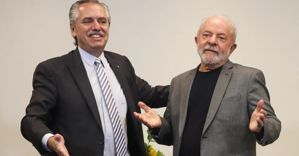 In his first act as president-elect of Brazil, Lula da Silva met Argentine Alberto Fernandez