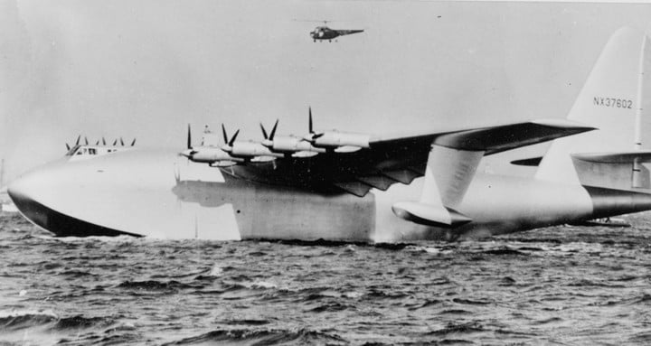seaplane "goose spruce" Millionaire Howard Hughes held the record for being the largest in history until the advent of the Stratolaunch 10 years ago.