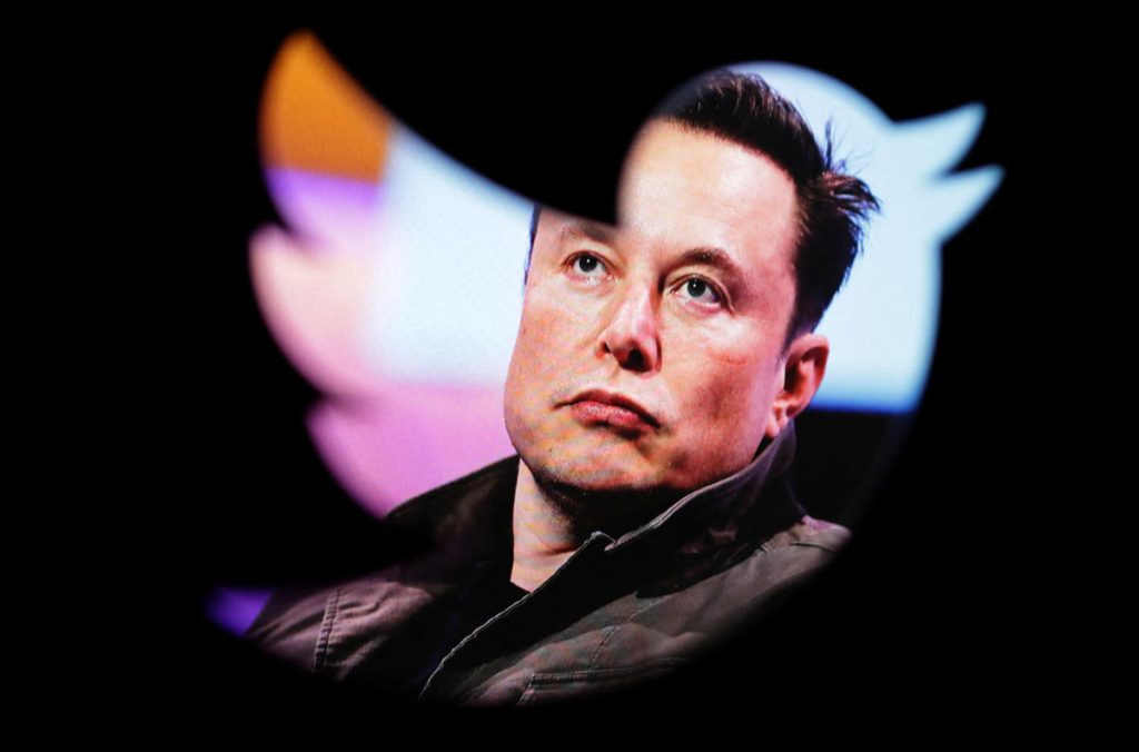 Elon Musk warns of possible bankruptcy on Twitter