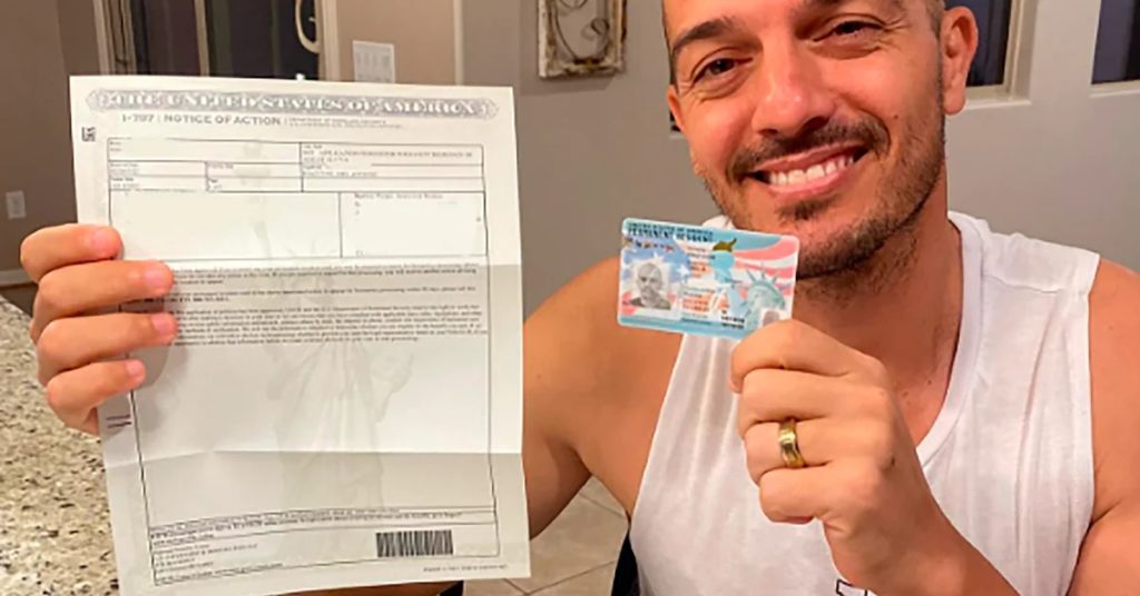 The excited reaction of a Cuban immigrant when he received his first paycheck in America
