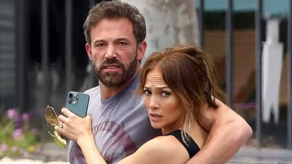 The video proving that Ben Affleck is unhappy next to Jennifer Lopez has been analyzed by netizens