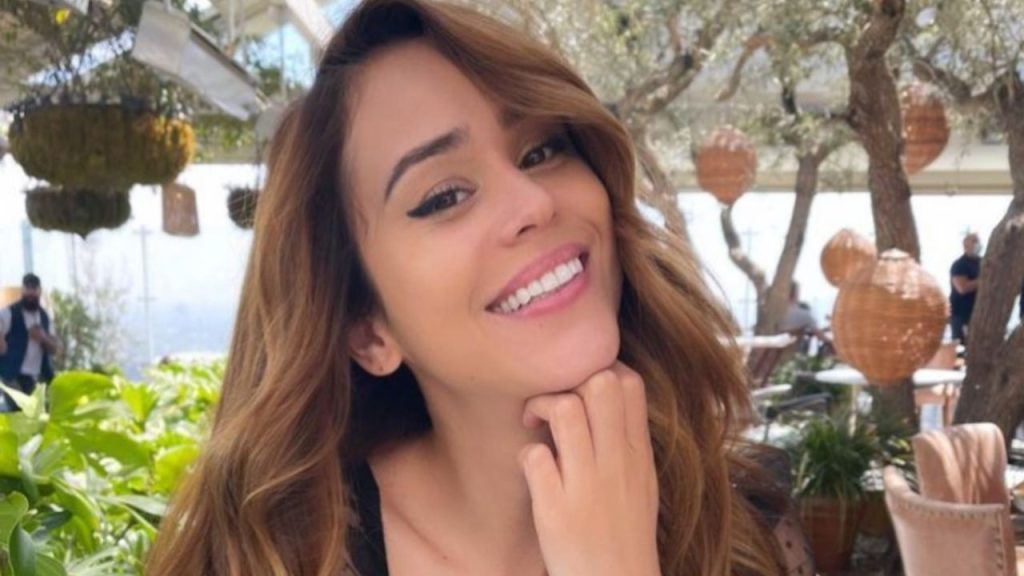 Yant García: 3 photos where the "Weather Girl" defied censorship on Instagram after posing topless