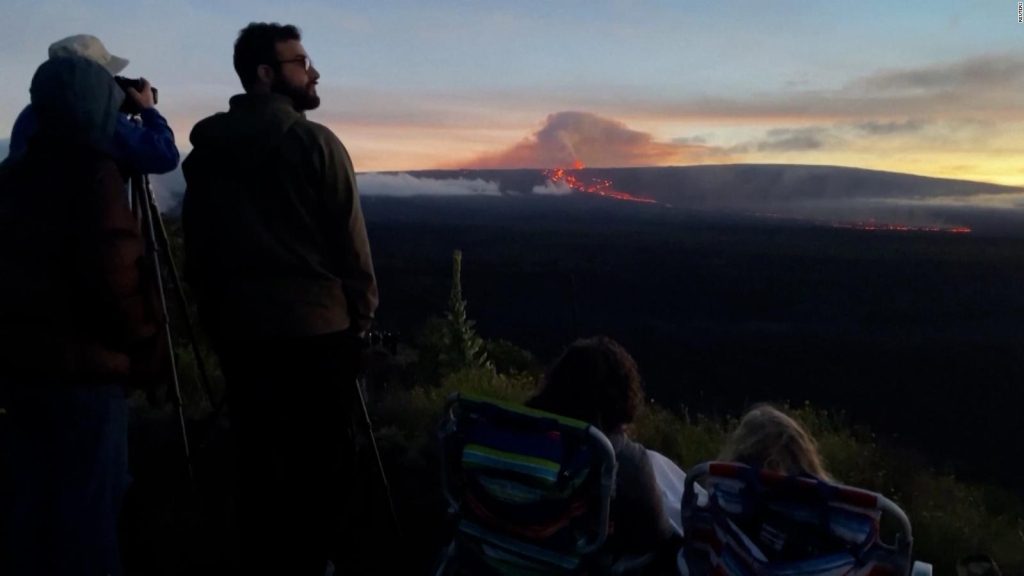 Tourists flock to Hawaii to watch Mauna Loa erupt