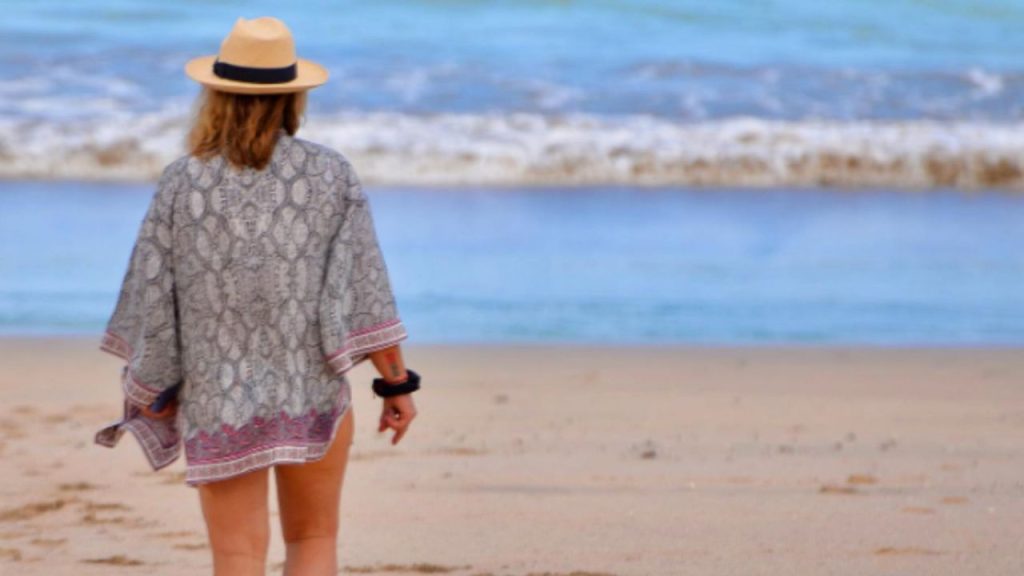 3 photos of Doctora Polo by Caso Cerrado in the swimsuit that caused a sensation on Instagram