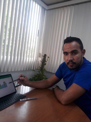 Cash collection for electricity ends this year in Havana • Workers