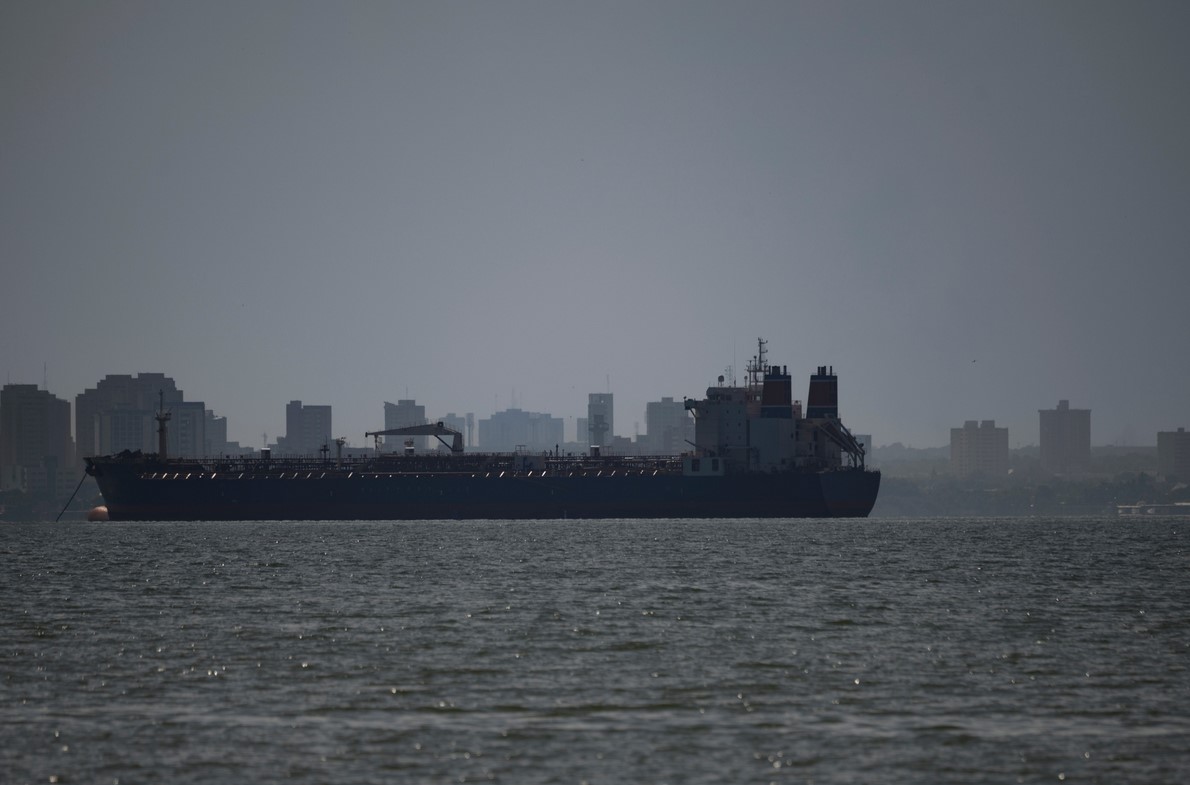 US oil major wins license to continue importing Venezuelan asphalt